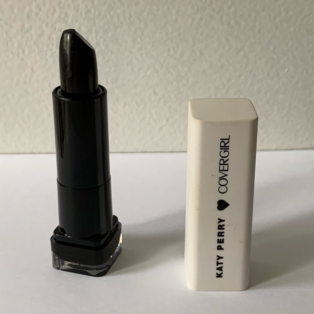 *slightly damaged* black lipstick